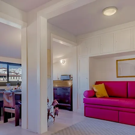 Skyline Apartment *